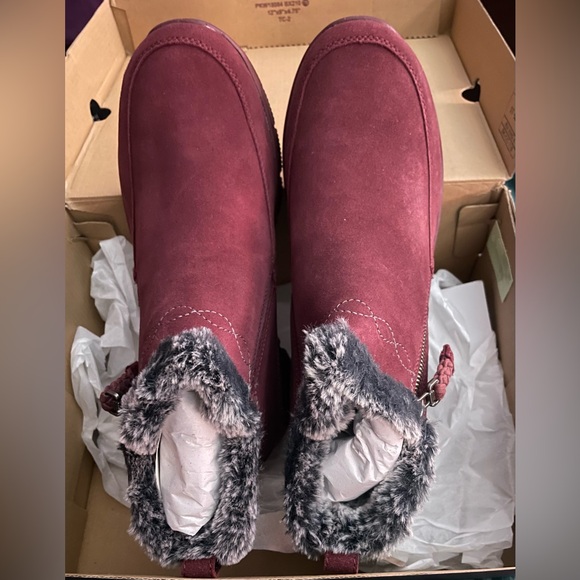 Skechers size 8.5 Burgundy easy going fall essential Suede zip up ankle boot - Picture 5 of 12